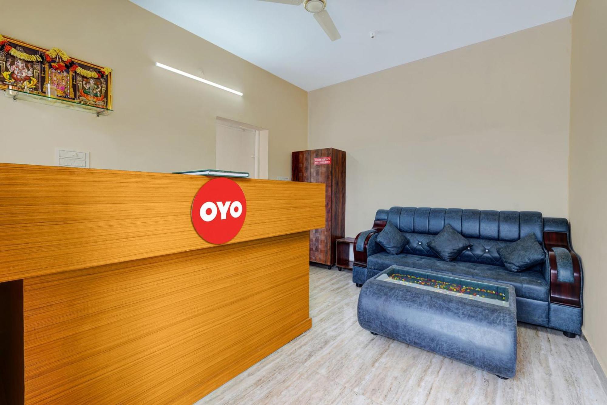 Oyo Flagship Shri Sai Palace Kumbalgod Extérieur photo
